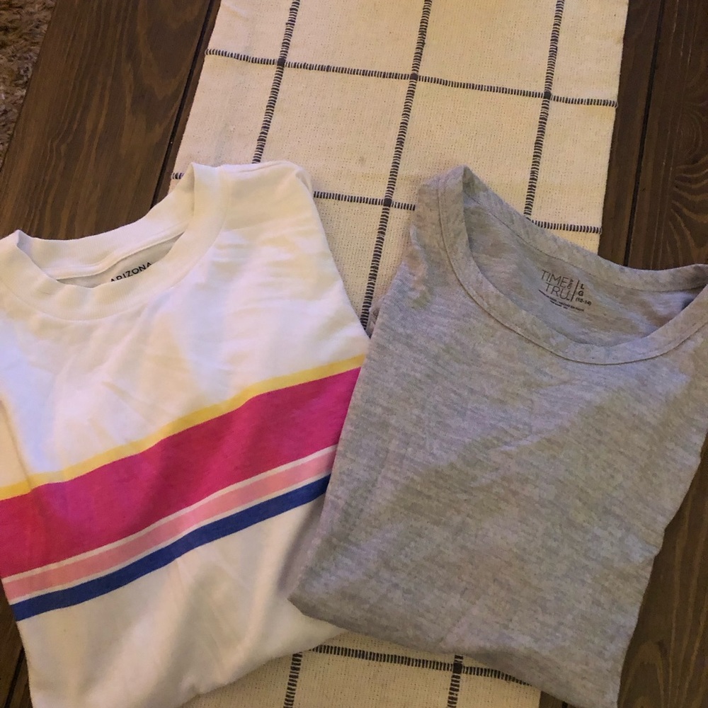 (2)Bundle Women’s Shirts